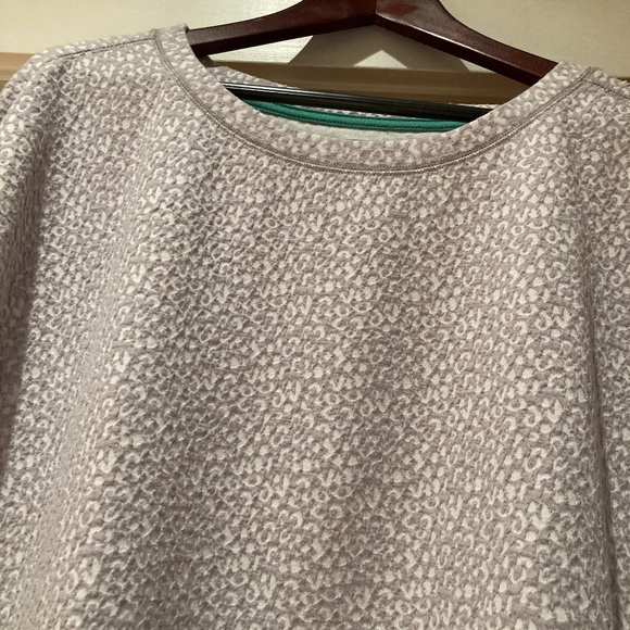 Anthropologie Lilka Sweatshirt, Textured 3/4 Sleeve Gray and White Size Large - Picture 3 of 12